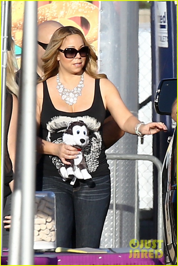 Mariah Carey Jet Sets from NY to LA With Monroe & Moroccan Photo(01)
