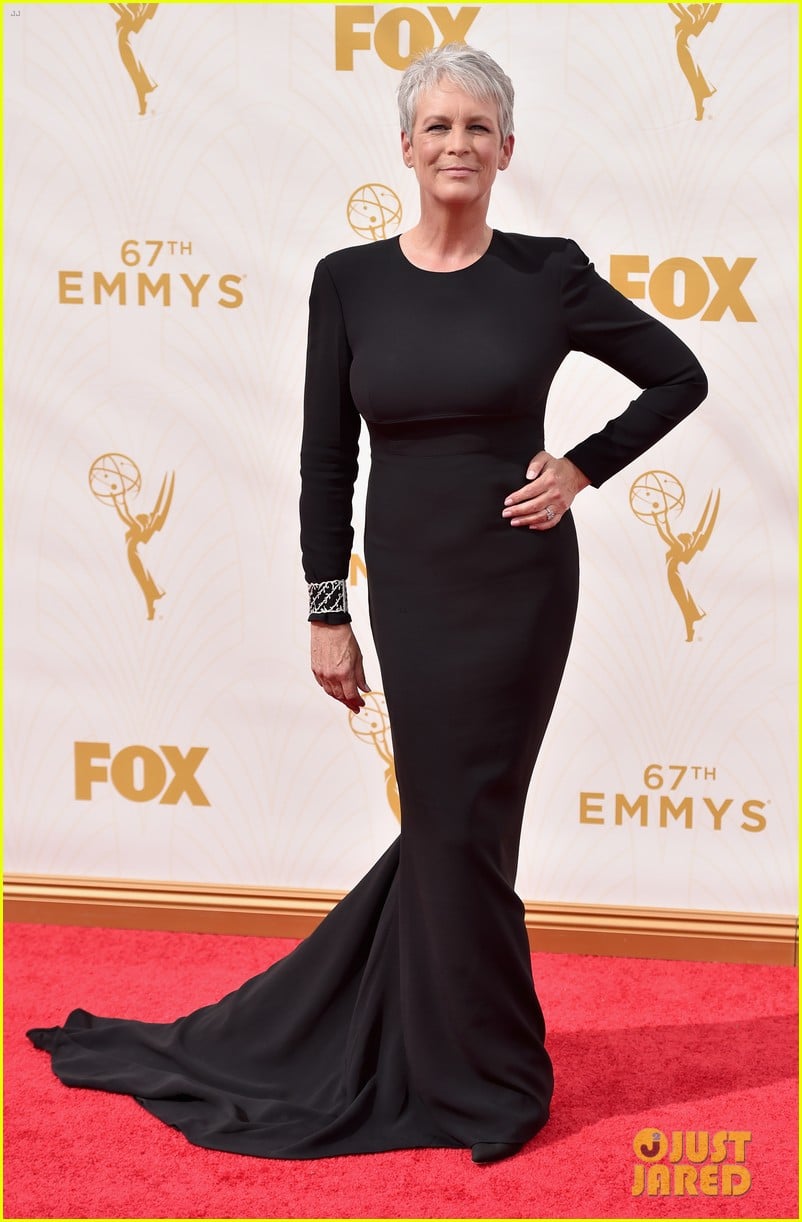 Jamie Lee Curtis & Lily Tomlin Don All Black to the Emmys Photo