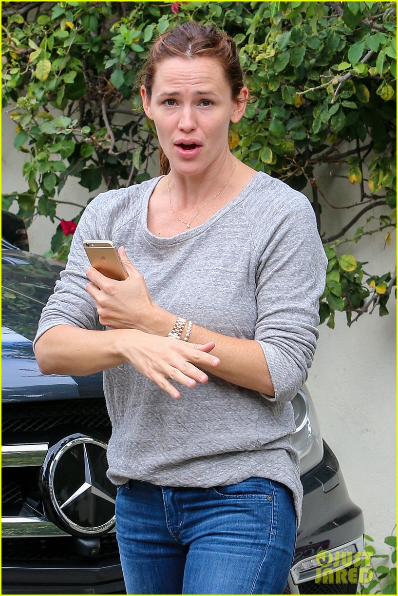 Jennifer Garner Steps Out After Doctor's Appointment With Ben Affleck