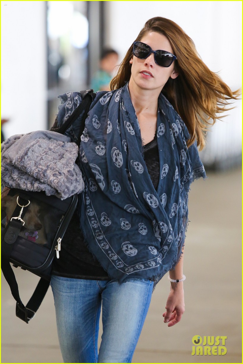 Ashley Greene Lands Back In LA After Wrapping 'Rogue' Photo 3453898(01)
