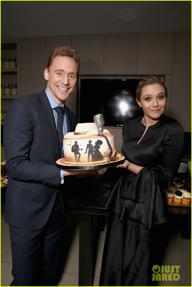 Tom Hiddleston & Elizabeth Olsen Freaked Out Over This Cake Photo