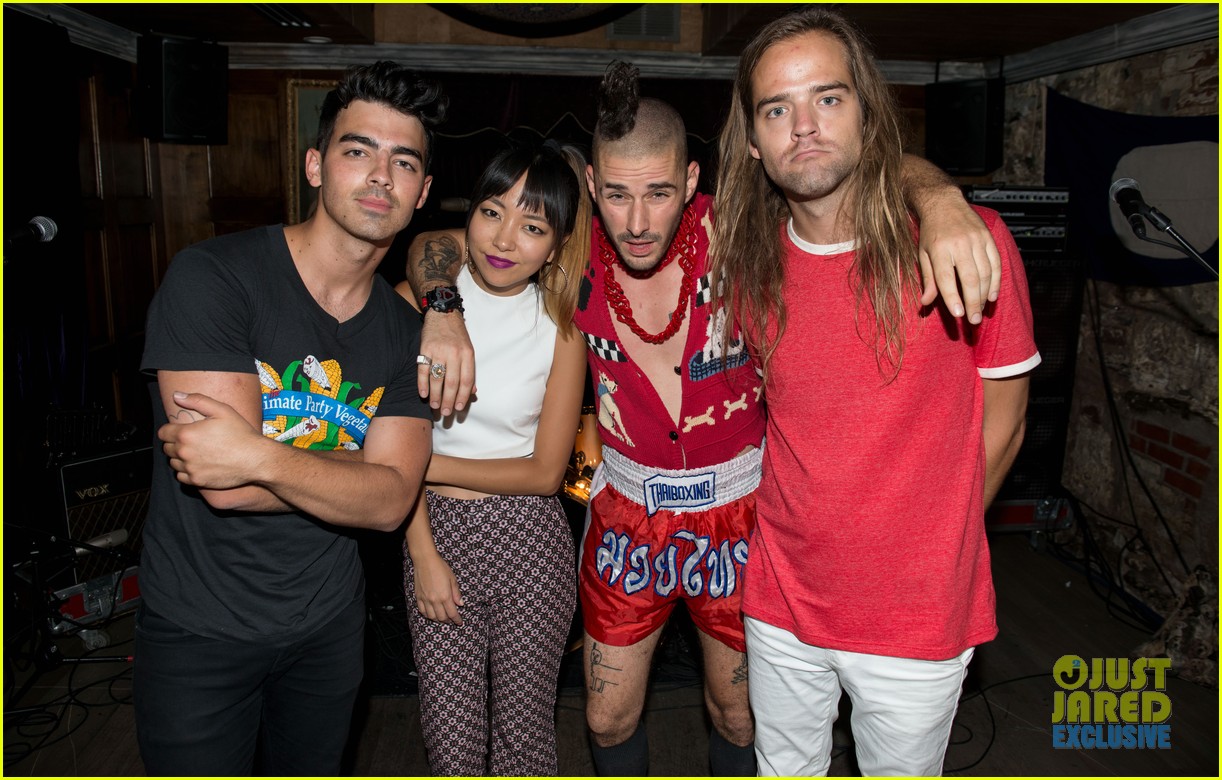Photo joe jonas band dnce performs three new songs 06 Photo 3463676