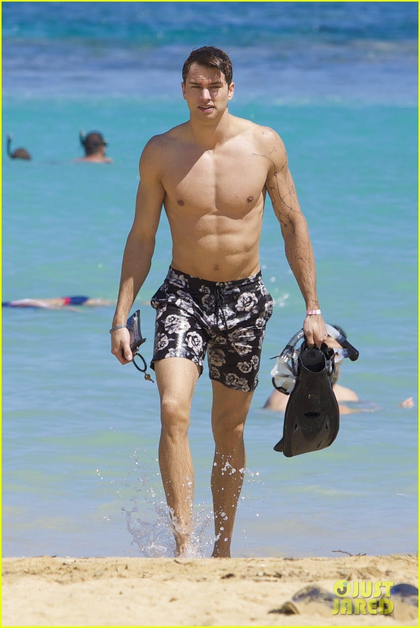 Victoria Justice & Pierson Fode Look So In Love on Vacation Photo