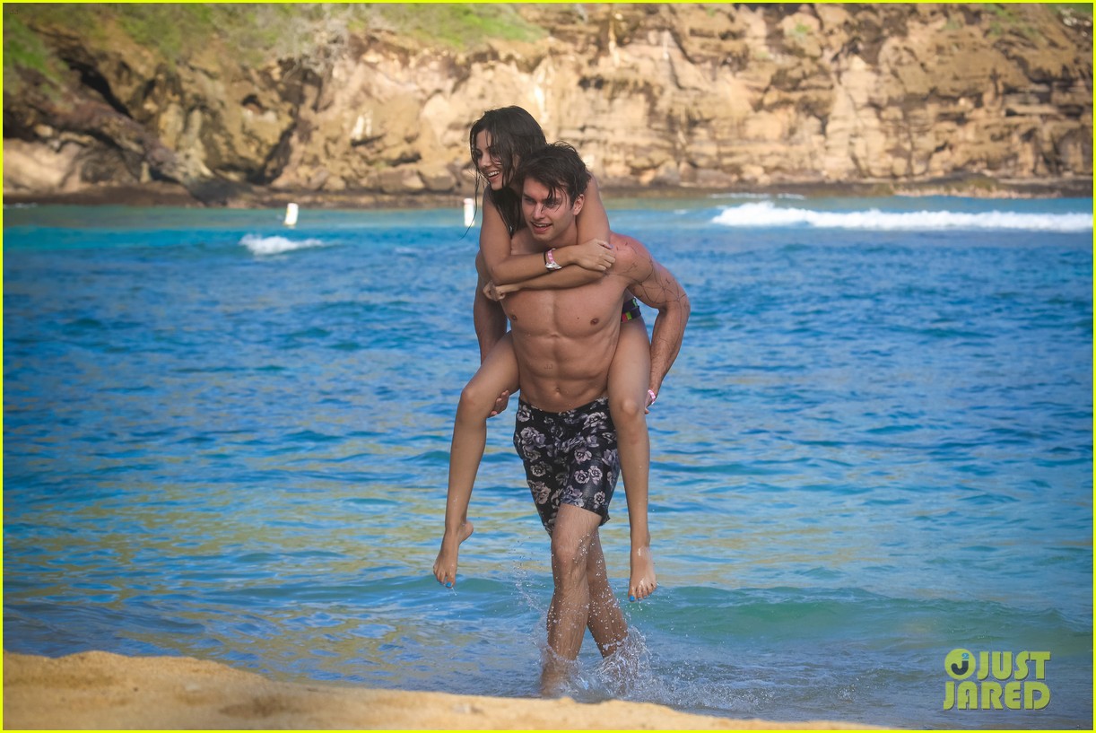 Victoria Justice & Pierson Fode Look So In Love on Vacation Photo