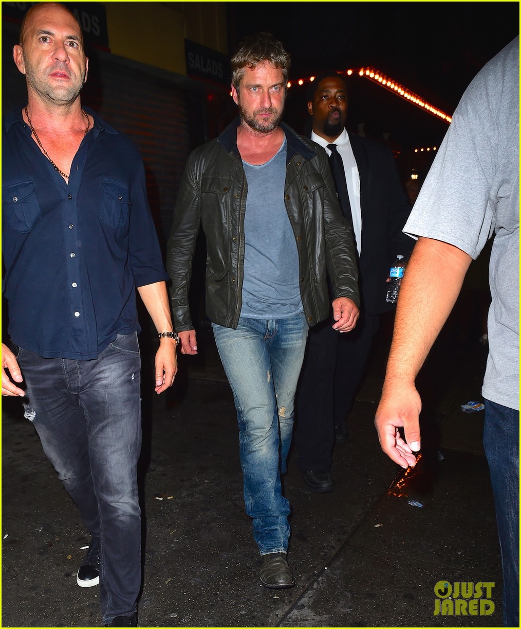Leonardo Dicaprio Gerard Butler Go Clubbing In The Big Apple Photo Gerard Butler Leonardo Dicaprio Pictures Just Jared