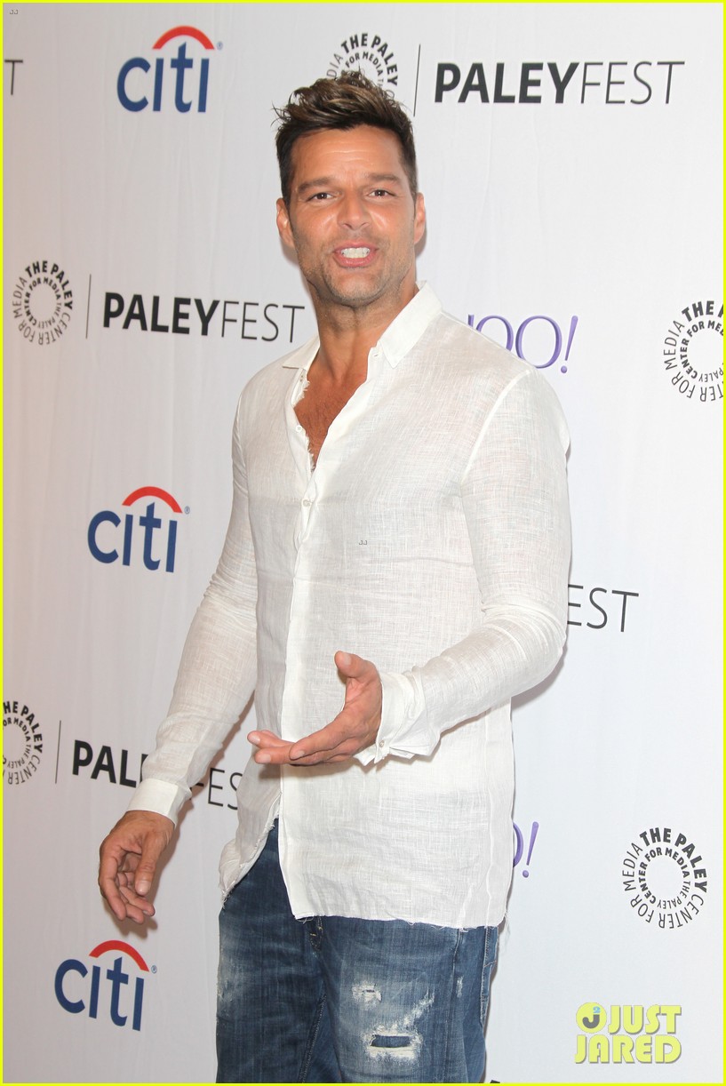 Ricky Martin Gets Ready For the Season Premiere of 'La Banda' Photo