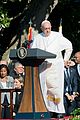 president obama welcomes pope francis to the white house 02