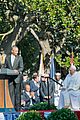 president obama welcomes pope francis to the white house 05