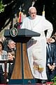 president obama welcomes pope francis to the white house 09