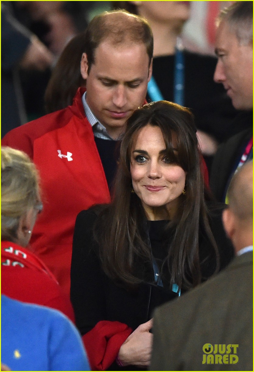 Prince William & Kate Middleton Cheer on Wales at Rugby World Cup With(02)
