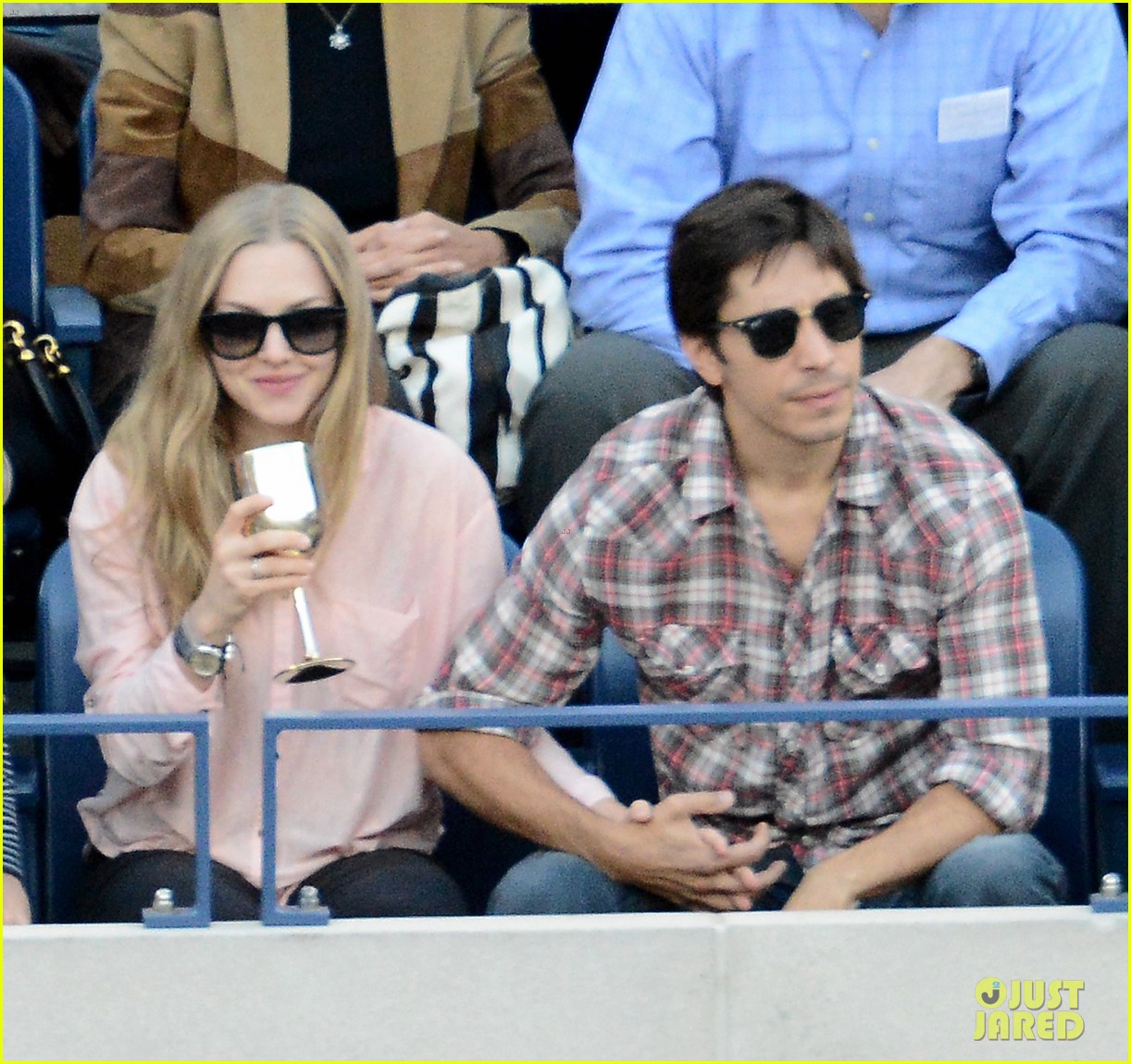 Amanda Seyfried & Justin Long Split After Two Years of Dating Photo(01)