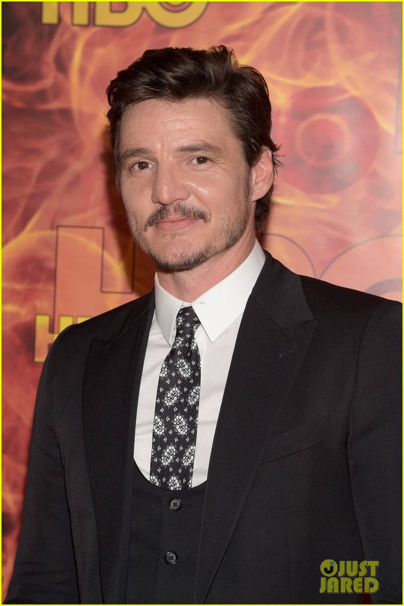 Photo: justin theroux pedro pascal suit up for hbos emmy after party 05