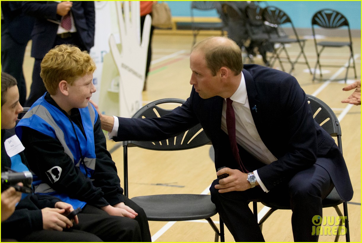 Prince William Supports the Diana Award's AntiBullying Campaign Photo(02)