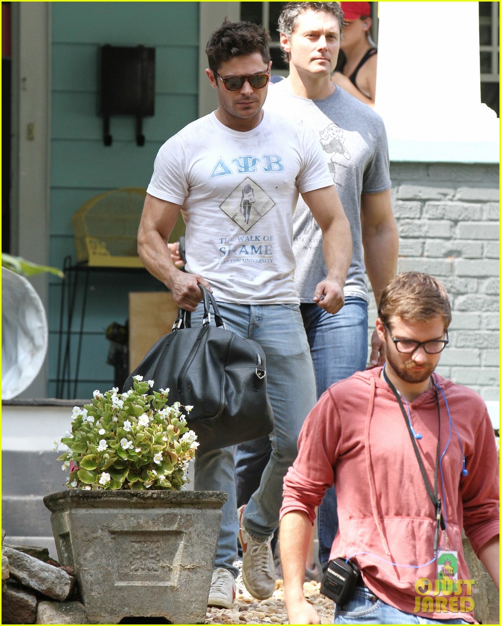 Zac Efron Shows Off His Bulging Biceps on 'Neighbors 2' Set zac e...