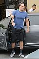 ben afflecks muscles are pumped up during grocery run with jennifer garner 13
