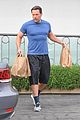 ben afflecks muscles are pumped up during grocery run with jennifer garner 21