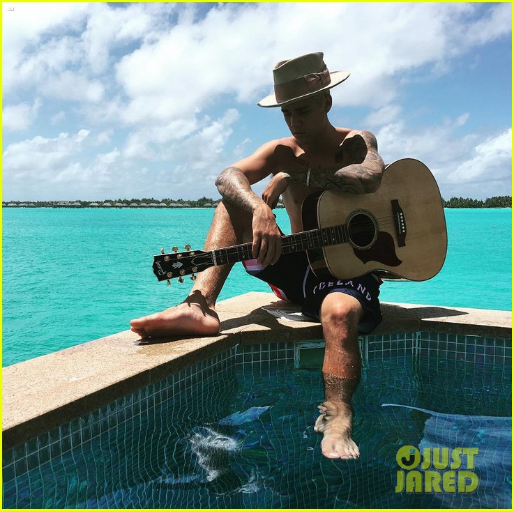Justin Bieber Bares It All in Full Frontal Pool Photos in Bora Bora Photo 3479023 Justin
