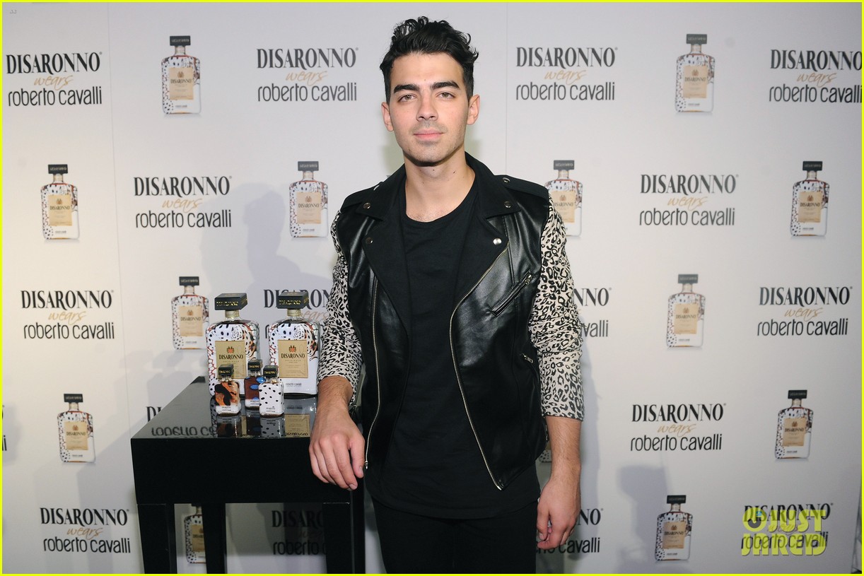 Joe Jonas Debuts DNCE's 'Cake By the Ocean' Video Directed by Gigi