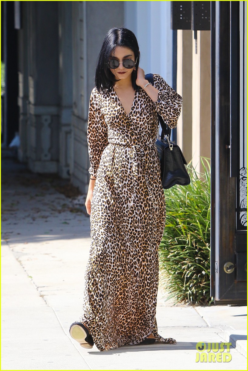 Mario Lopez Joins Vanessa Hudgens In 'Grease Live' As Vince Fontaine