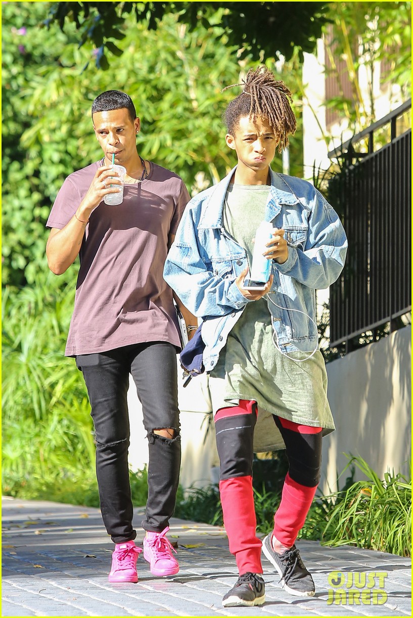 Photo jaden smith chuggs water from box 04 Photo 3480554 Just Jared