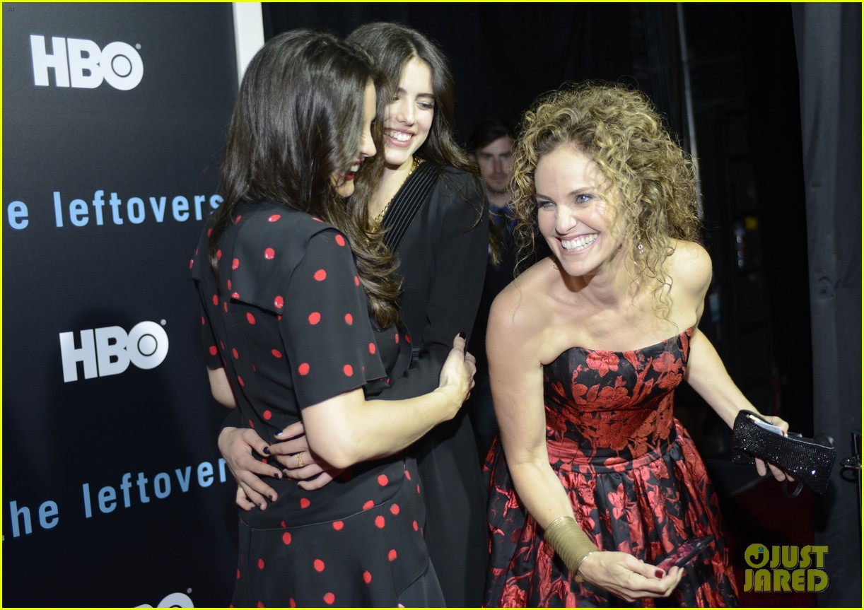 Jennifer Aniston & Justin Theroux Make Their Red Carpet Debut as a