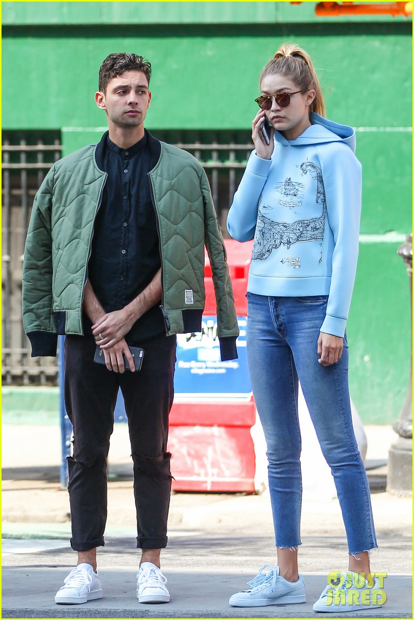 Joe Jonas Keeps A Toothbrush At Girlfriend Gigi Hadid's Place Photo 3480317 Joe Jonas Photos