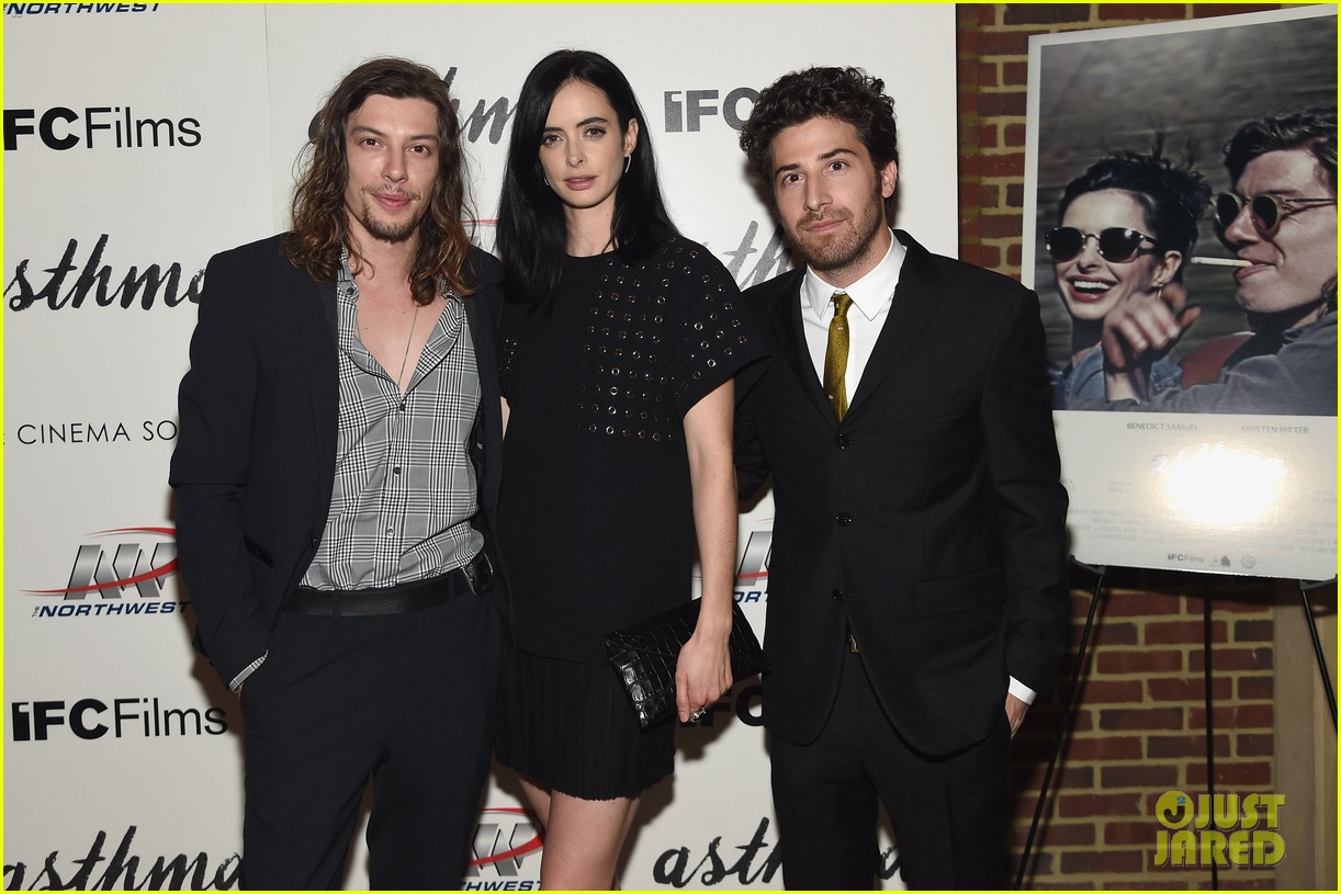 Photo: krysten ritter brings asthma to nyc with erin heatherton jake