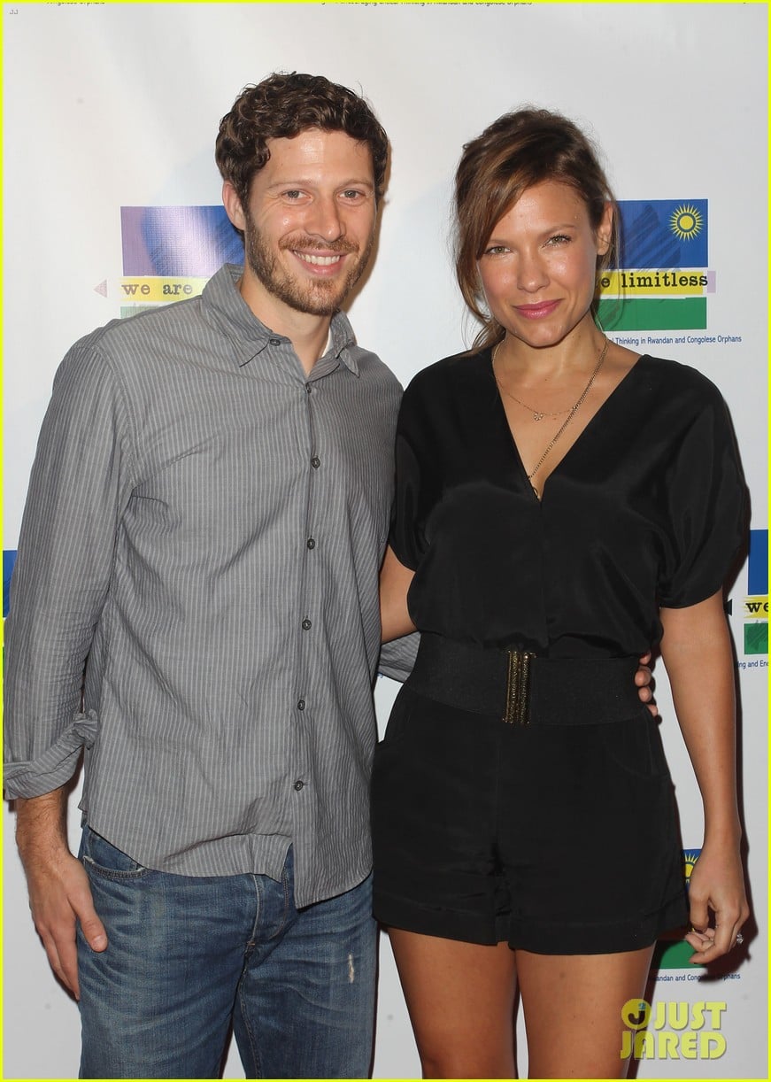Zach Gilford Kiele Sanchez Sadly Suffer Late Term Miscarriage Photo 3480219 Kiele Sanchez Zach Gilford Pictures Just Jared