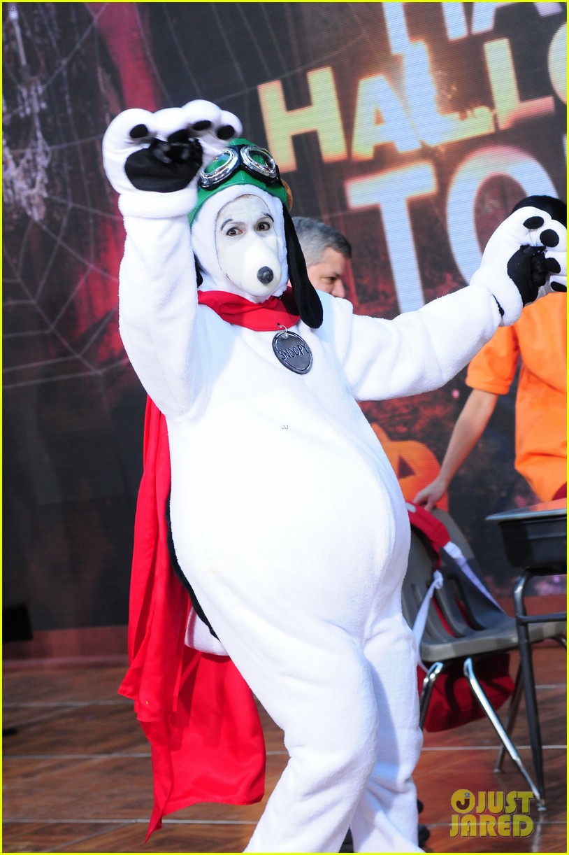 Photo today show hosts wear spot on peanuts costumes for halloween 14