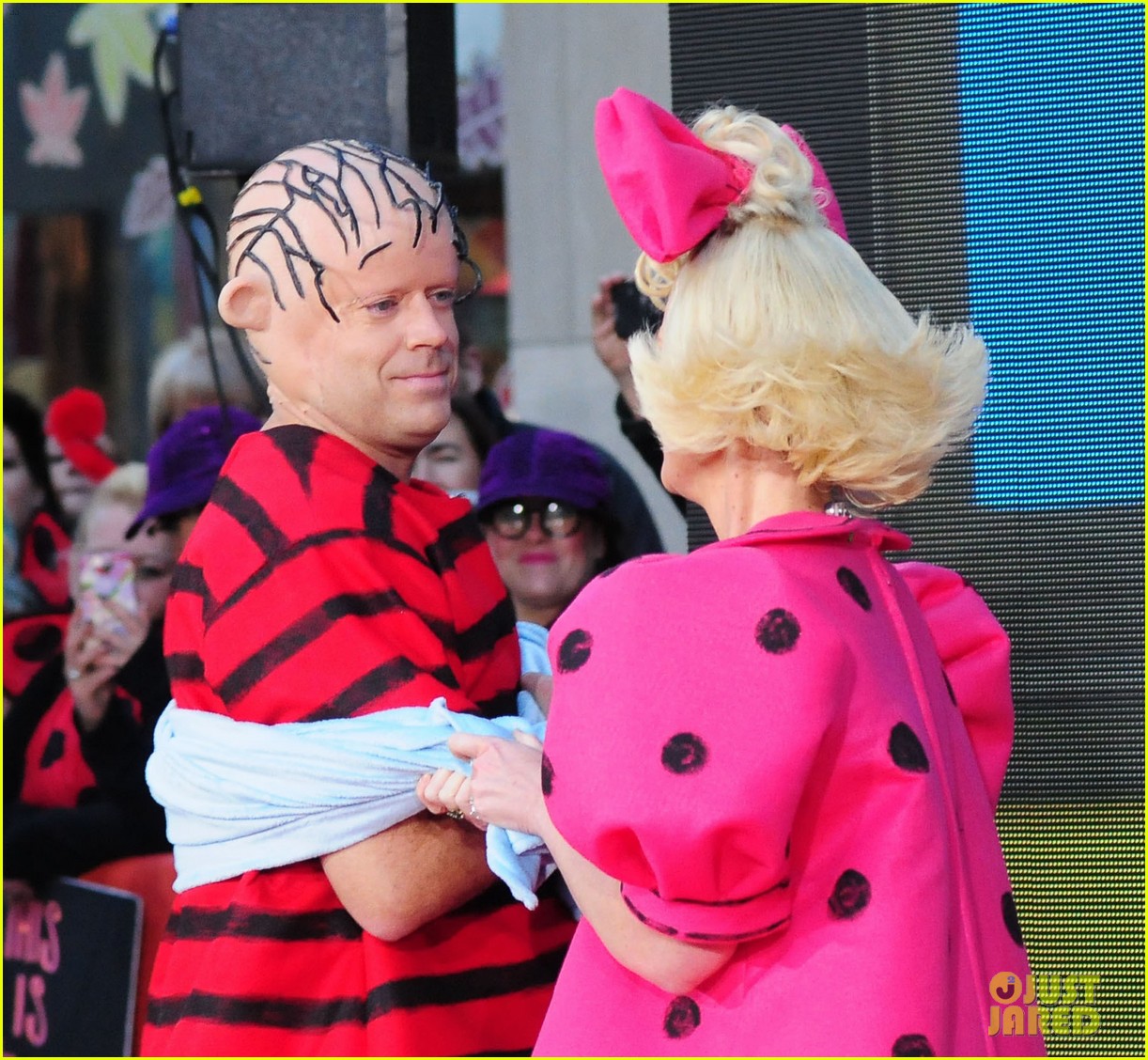 Photo today show hosts wear spot on peanuts costumes for halloween 20