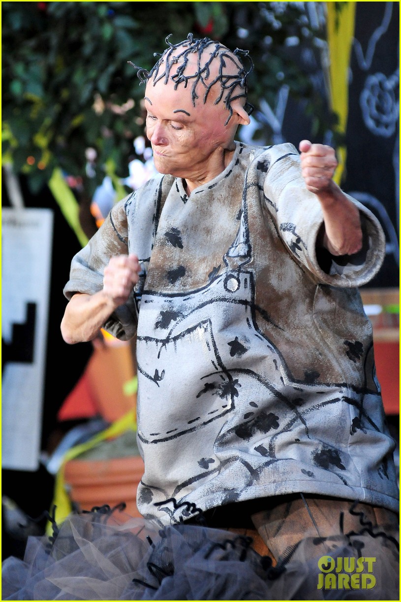 Photo today show hosts wear spot on peanuts costumes for halloween 25