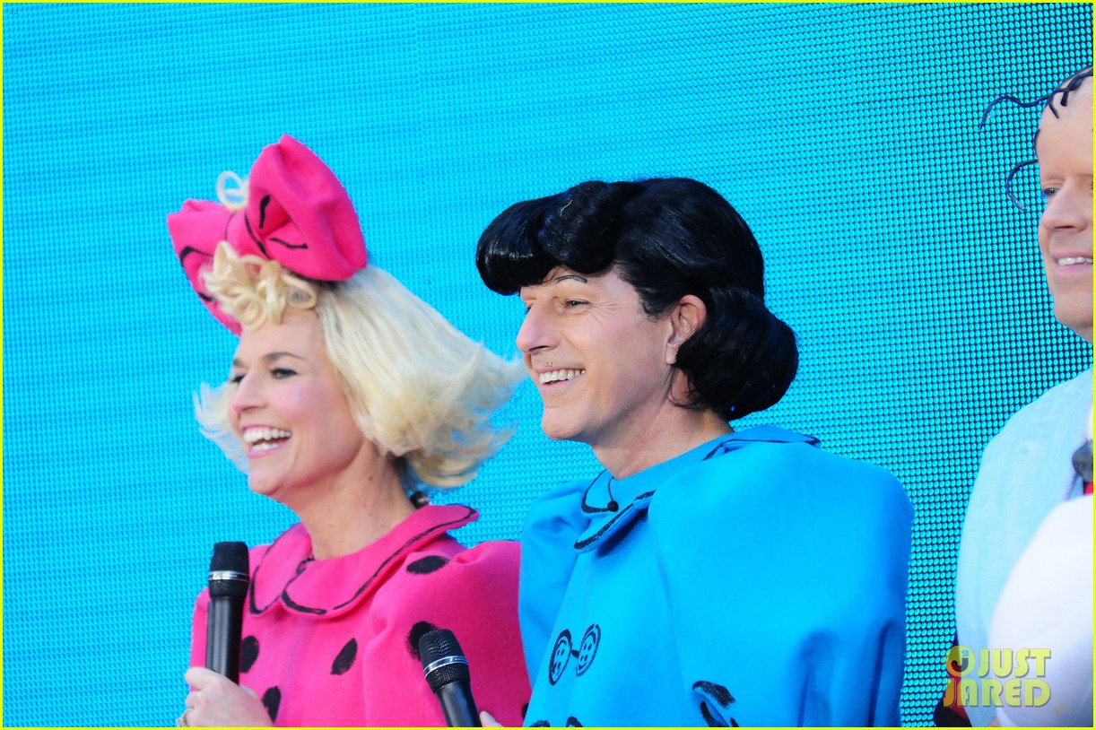 'Today Show' Hosts Wear Spot On Peanuts Halloween Costumes Photo