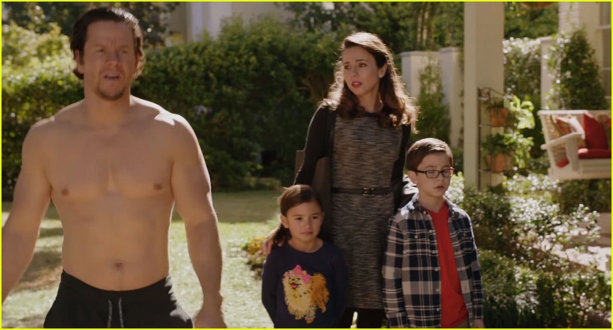 Mark Wahlberg Bares His Buff Body in 'Daddy's Home' Trailer....