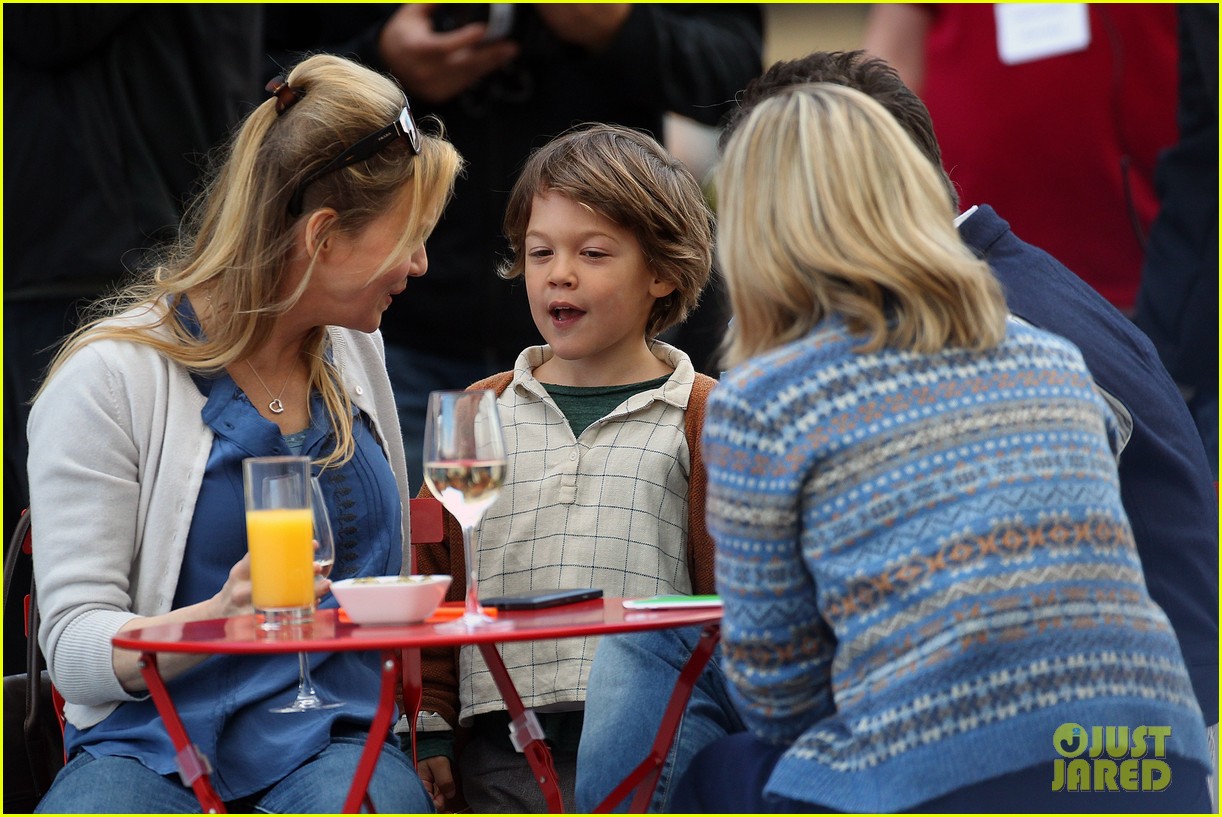 Renee Zellweger Ditches Baby Bump While Filming 'Bridget Jones's Baby