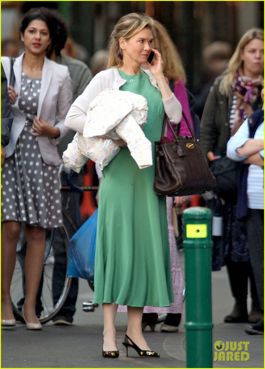 Renee Zellweger Hits Borough Market For 'Bridget Jones's Baby' Filming