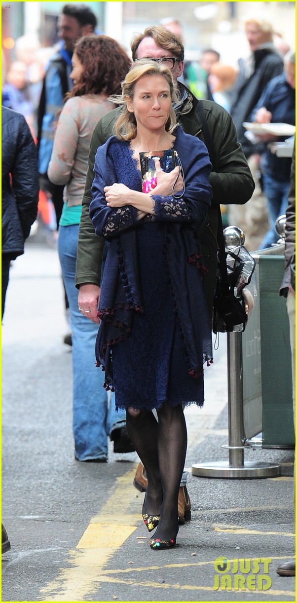Renee Zellweger Hits Borough Market For 'Bridget Jones's Baby' Filming