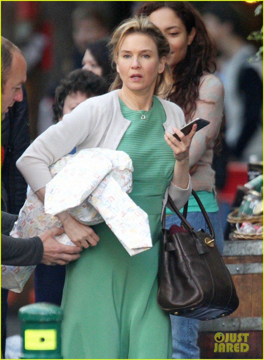 Renee Zellweger Hits Borough Market For 'Bridget Jones's Baby' Filming
