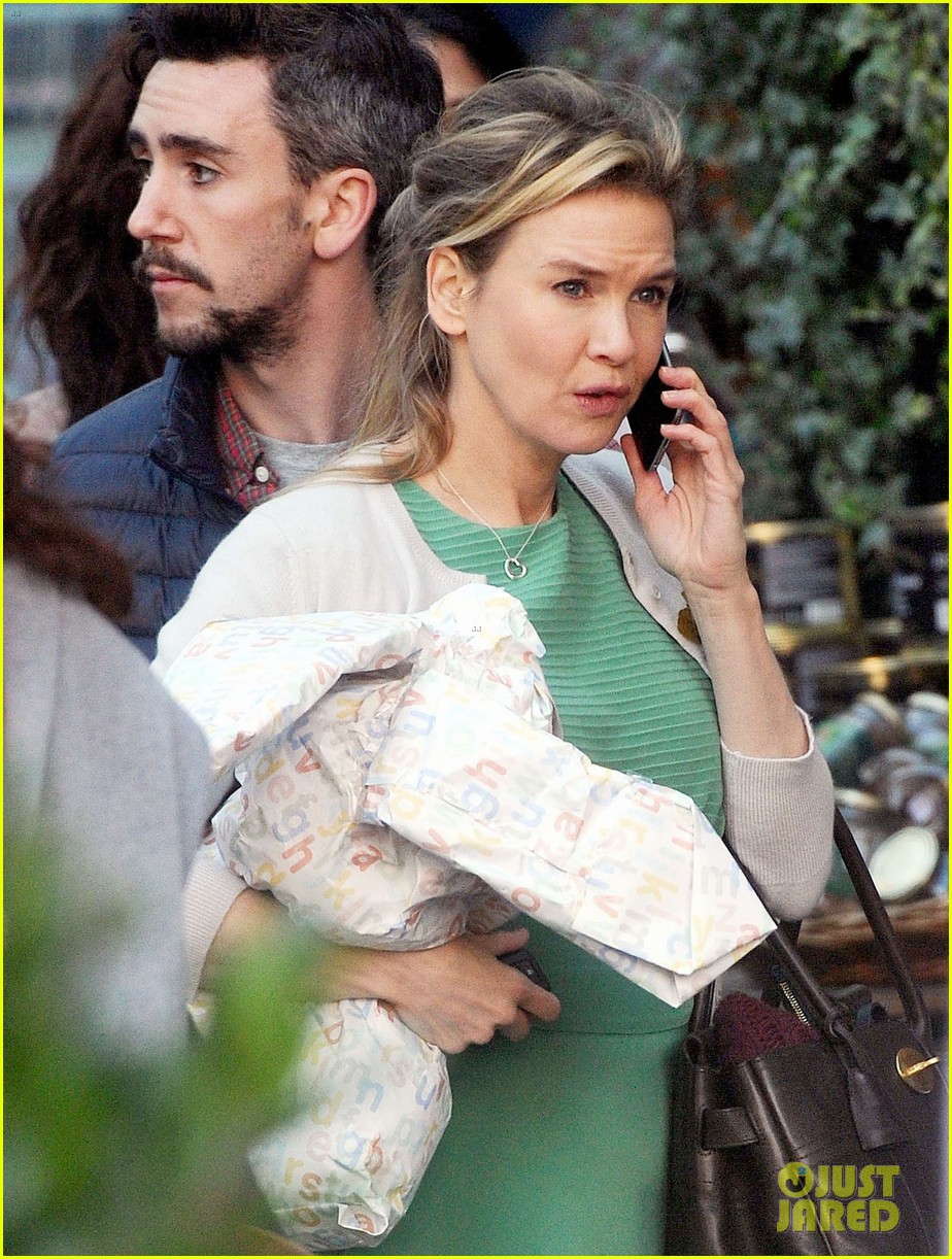 Renee Zellweger Hits Borough Market For 'Bridget Jones's Baby' Filming