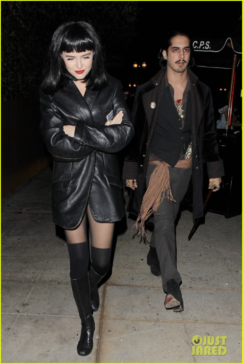 Photo: zoey deutch sarah hyland avan jogia le jardin halloween 07