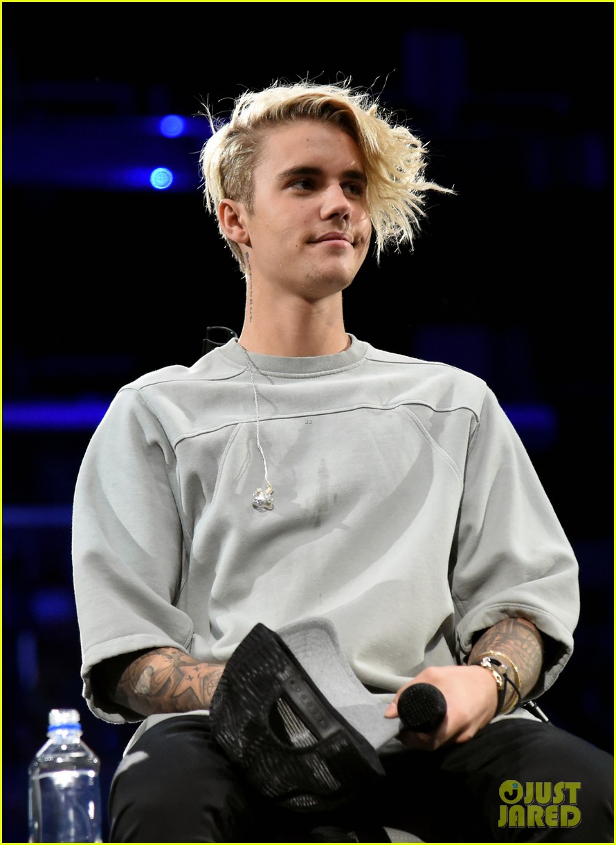 Justin Bieber Breaks Down in Tears During Staples Center Show Photo 3508152 Justin Bieber
