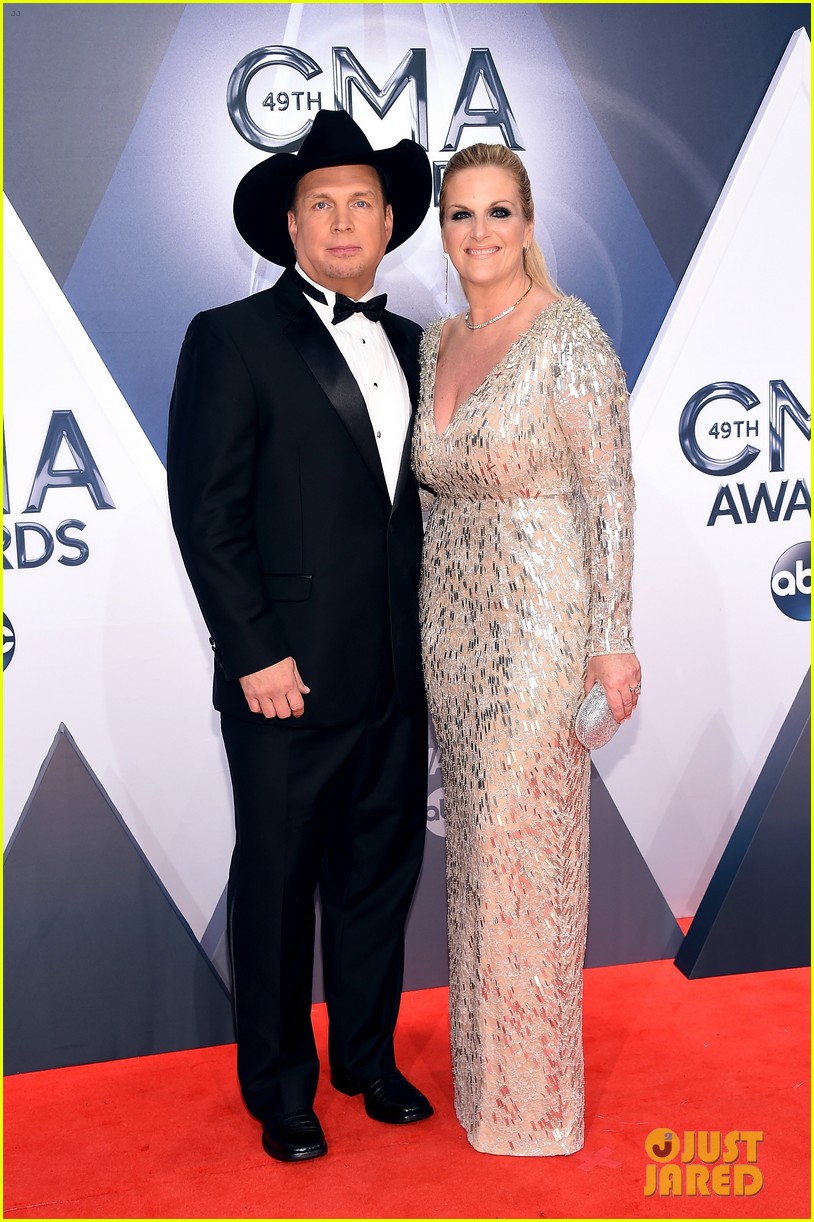 Garth Brooks & Trisha Yearwood Couple Up at CMAs 2015! Photo 3499946(02)