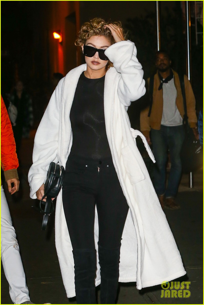 Gigi Hadid & Kendall Jenner Make Funny Faces Backstage At Victoria's