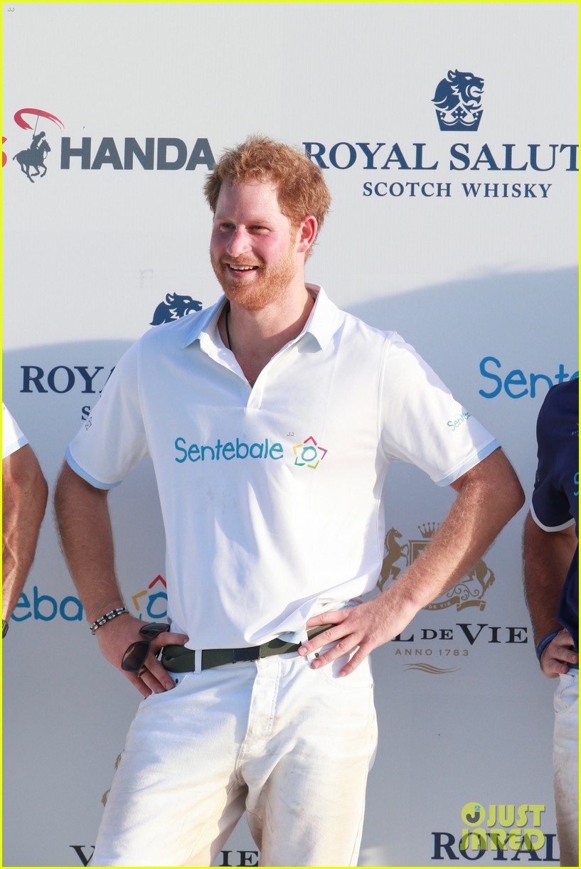 prince harry falls off horse south african polo match 033518317