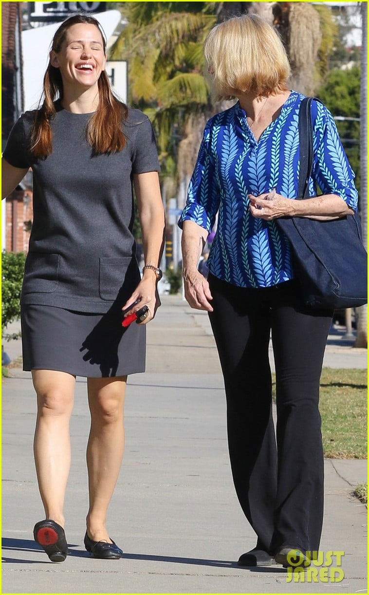 Jennifer Garner Hangs Out with Ben Affleck's Mom Photo 3518803