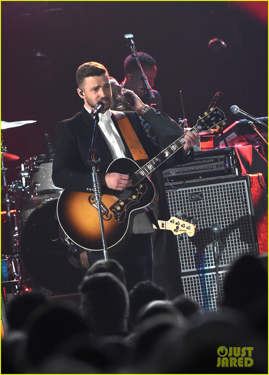 Justin Timberlake Performs 'Tennessee Whiskey' & 'Drink You Away' With
