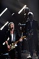 keith urban john mellencamp 2015 cma awards 14