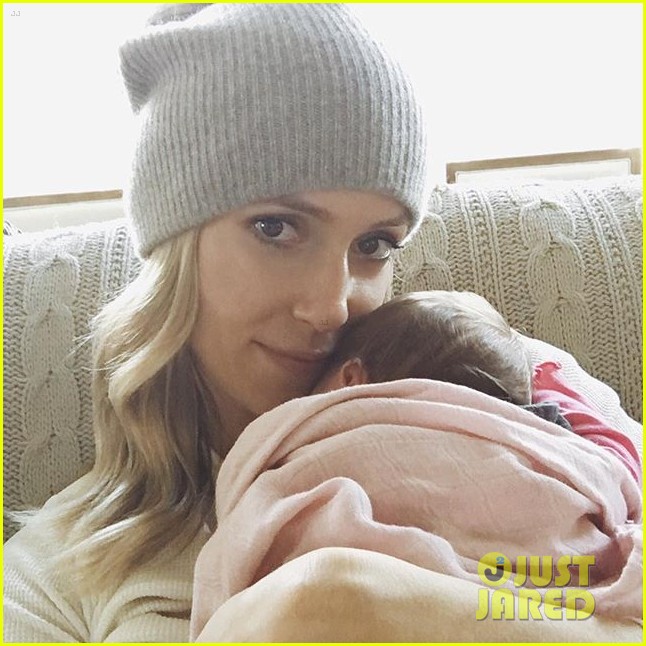 Kristin Cavallari Shares First Photo of Her Daughter Saylor with(00)
