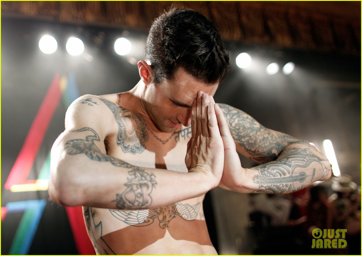 Adam Levine Debuts Giant New Back Tattoo of a Mermaid!: Photo 3509342 |  Adam Levine, Shirtless Pictures | Just Jared