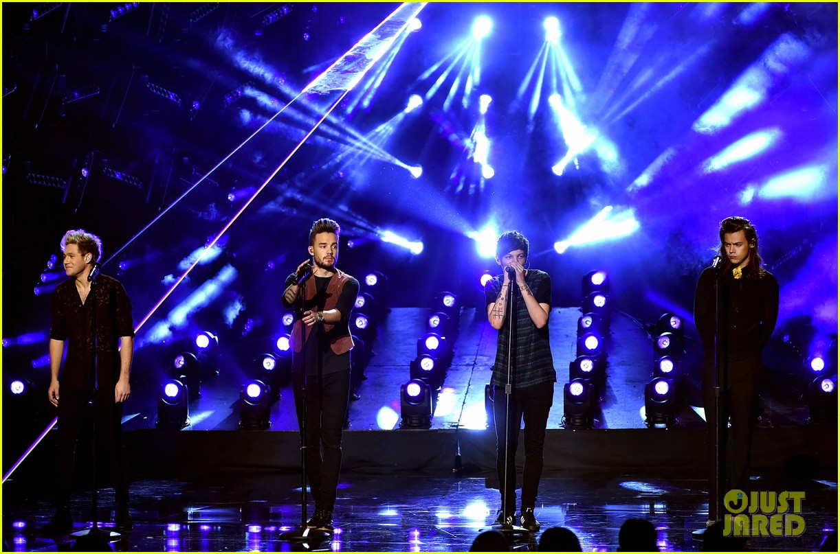 One Direction's AMAs 2015 Performance of 'Perfect' Watch the Video