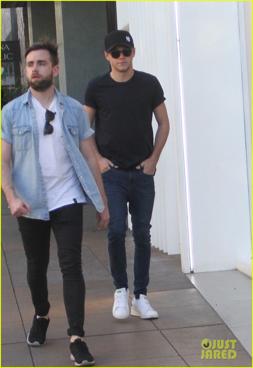 One Direction Prank Calls Amoeba Music on KIIS FM! Photo 3512202